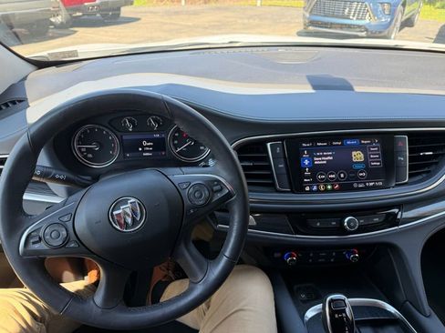 Used 2021 Buick Enclave Essence image 32