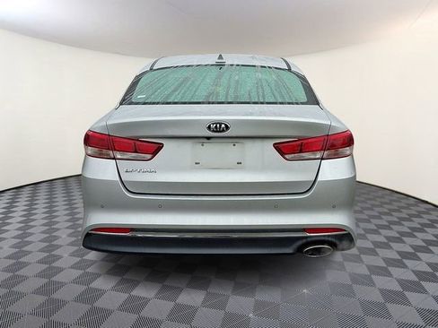 Used 2018 Kia Optima LX w/ 17" Alloy Wheels Package image 5