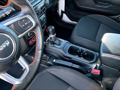 Used 2023 Jeep Gladiator Mojave AWD/4WD image 14