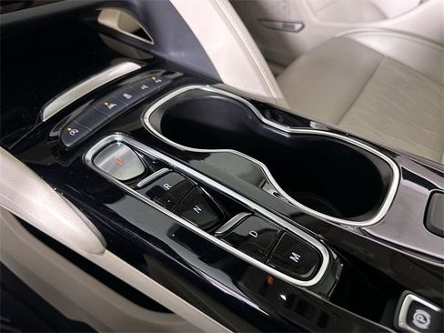 Used 2023 Buick Envision Avenir image 16