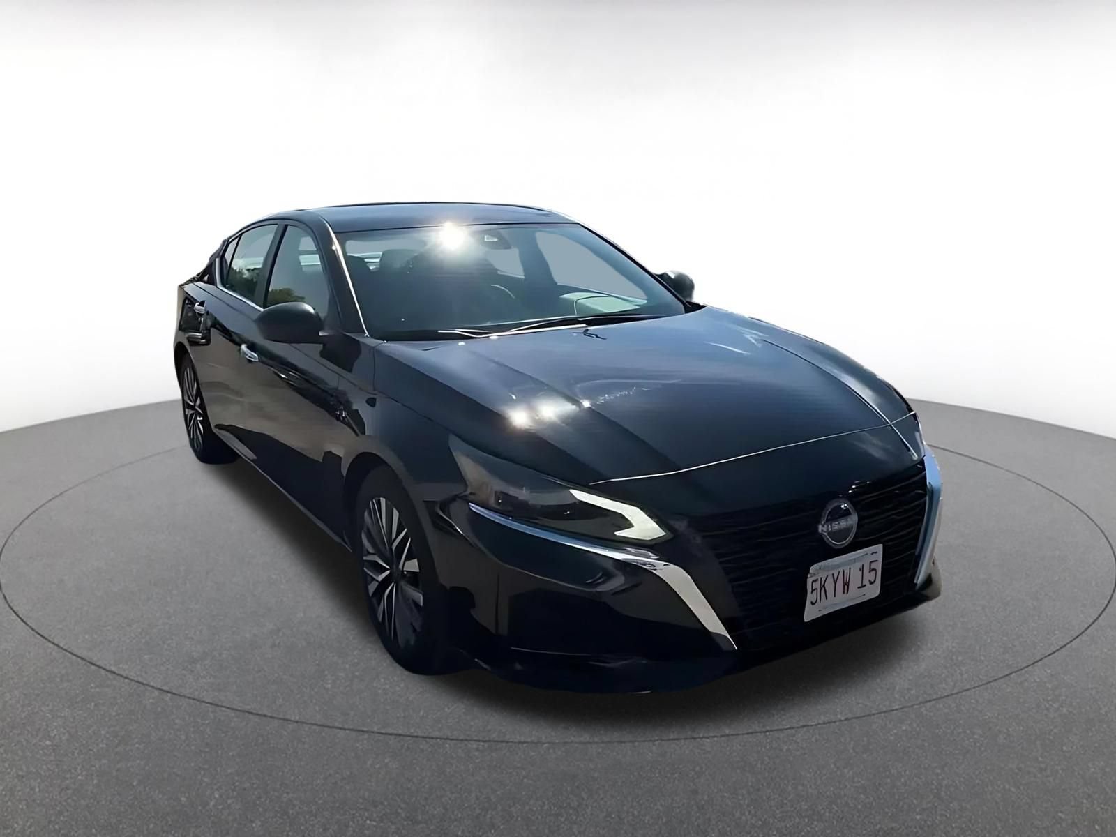Used 2025 Nissan Altima 2.5 SV FWD image 3