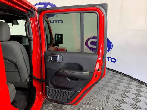 Used 2024 Jeep Wrangler Unlimited Sahara AWD/4WD image 35