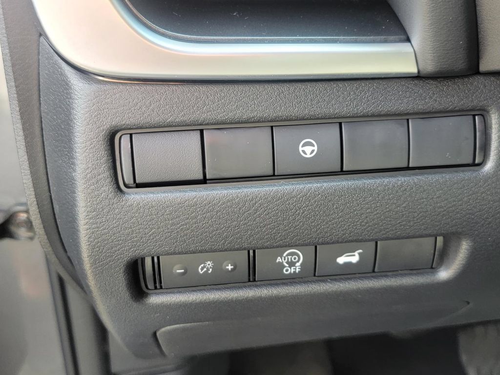 Used 2026 Nissan Rogue SV AWD/4WD image 34