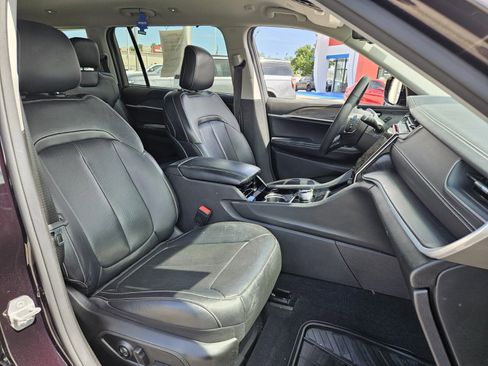 Used 2023 Jeep Grand Cherokee L Limited w/ Luxury Tech Group II AWD/4WD image 20