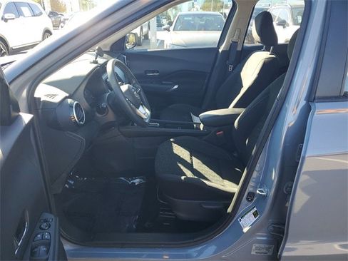 Used 2021 Nissan Kicks SV image 17