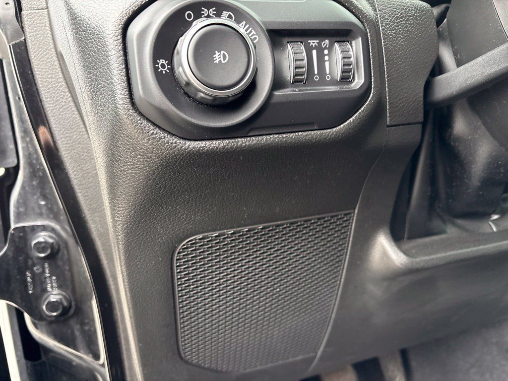 Used 2022 Jeep Wrangler Unlimited Rubicon w/ Dual Top Group AWD/4WD image 13