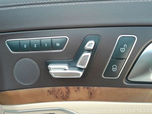 Used 2015 Mercedes-Benz SL 550 image 29