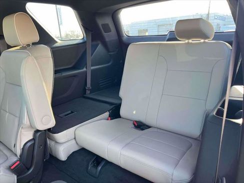 Used 2023 Chevrolet Traverse Premier image 13