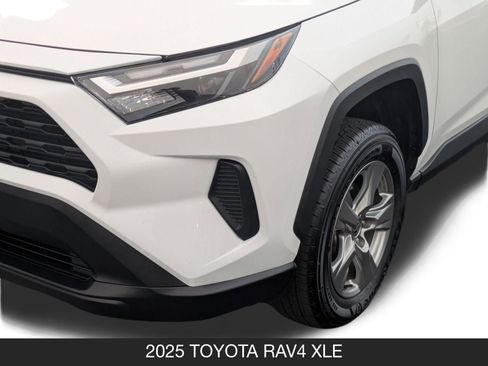 Used 2025 Toyota RAV4 XLE image 10