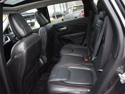 Used 2016 Jeep Cherokee Trailhawk w/ Comfort/Convenience Group image 21