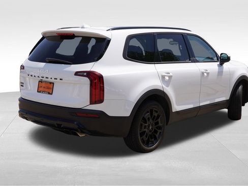 Certified 2022 Kia Telluride SX w/ Nightfall Edition Package AWD/4WD image 5