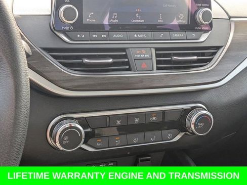 Used 2024 Nissan Altima 2.5 SV FWD image 18