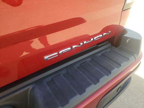 Used 2022 GMC Canyon Denali AWD/4WD image 37