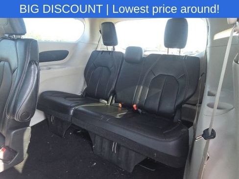 Used 2023 Chrysler Pacifica Touring-L FWD image 19