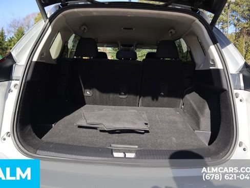 Used 2024 Nissan Rogue SV image 21