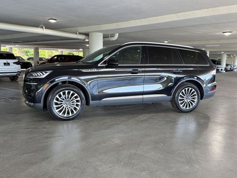 Used 2024 Lincoln Aviator Reserve w/ Equipment Group 201A AWD/4WD image 2