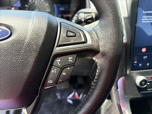 Used 2022 Ford Edge Titanium AWD/4WD image 16