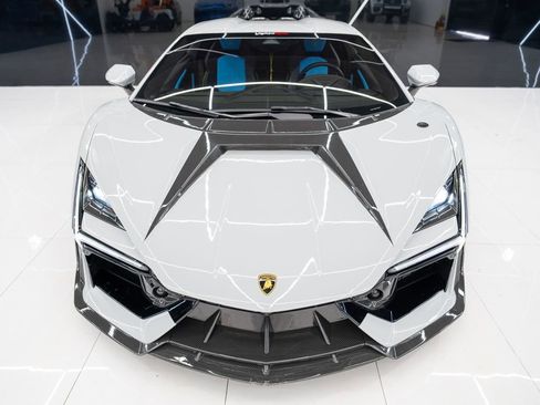 Used 2025 Lamborghini Revuelto image 7