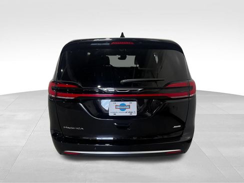 New 2027 Chrysler Pacifica Select w/ Family Tech Group AWD/4WD image 27