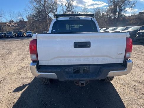 Used 2017 Toyota Tacoma TRD Off-Road image 5