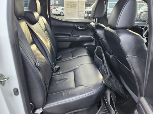 Used 2020 Toyota Tacoma Limited image 23