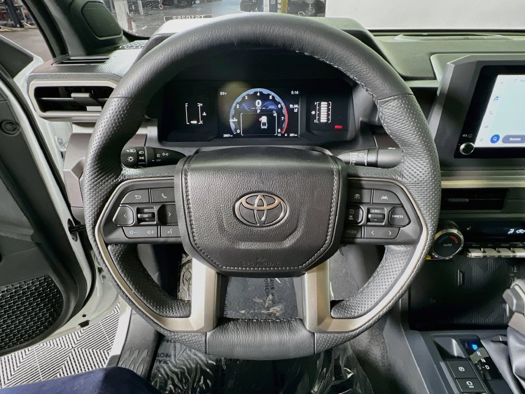 Certified 2025 Toyota Tacoma SR5 AWD/4WD image 10