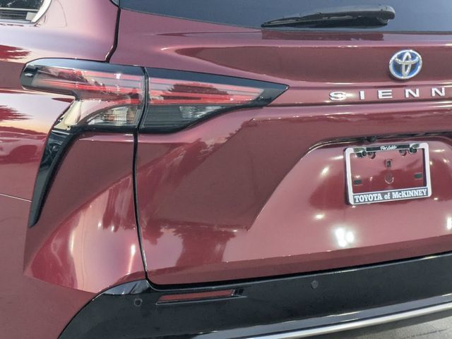 Used 2024 Toyota Sienna Limited FWD image 7