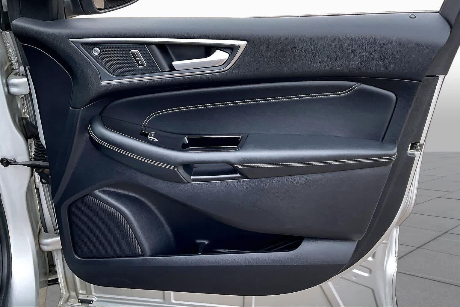 Used 2019 Ford Edge Titanium AWD/4WD image 22