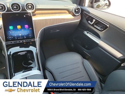 Used 2025 Mercedes-Benz GLC 300 image 24