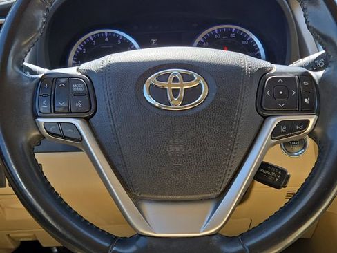 Used 2019 Toyota Highlander XLE AWD/4WD image 10