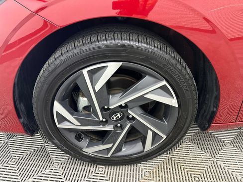 Used 2025 Hyundai Elantra SEL w/ Cargo Package FWD image 11