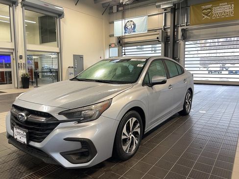 Used 2023 Subaru Legacy Premium image 3