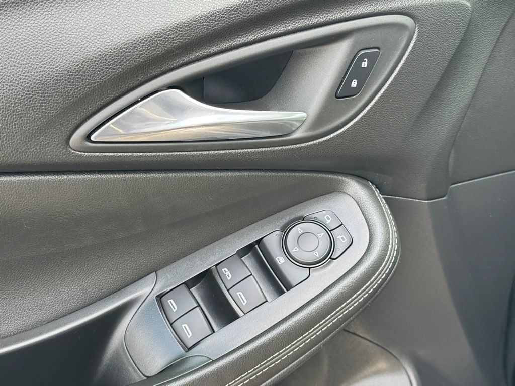 Used 2025 Buick Encore GX Preferred FWD image 18
