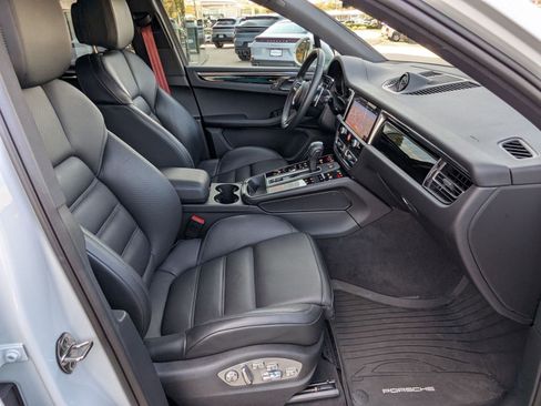 Used 2025 Porsche Macan image 24