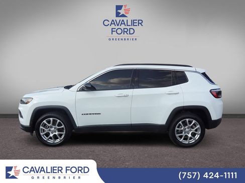 Used 2023 Jeep Compass Latitude w/ Sun and Sound Group AWD/4WD image 4