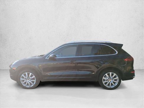 Used 2018 Porsche Cayenne S image 9