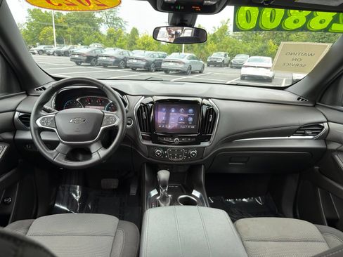 Used 2023 Chevrolet Traverse LT FWD image 28