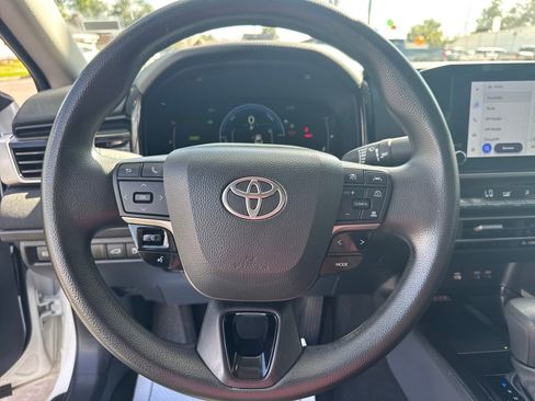 Used 2025 Toyota Camry LE image 9