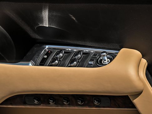 Used 2016 Rolls-Royce Wraith RWD image 18