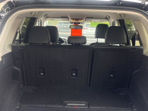 Used 2025 Nissan Rogue SL AWD/4WD image 19