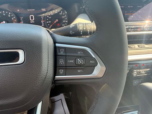 Used 2025 Jeep Compass Limited AWD/4WD image 17