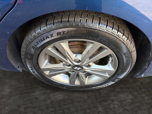 Used 2017 Hyundai Elantra SE FWD image 39