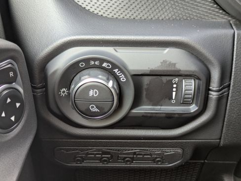 Used 2024 Jeep Gladiator Rubicon image 12