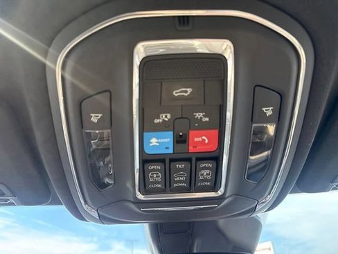 Used 2023 Jeep Grand Cherokee 4WD 4xe image 17