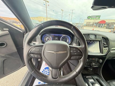 Used 2018 Chrysler 300 S image 21