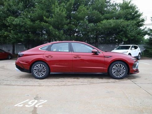 New 2025 Hyundai Sonata Limited image 4