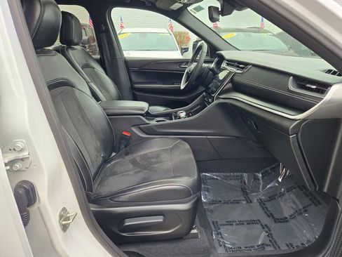 Certified 2024 Jeep Grand Cherokee L Altitude image 5