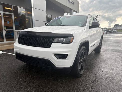 Certified 2018 Jeep Grand Cherokee Laredo AWD/4WD image 3