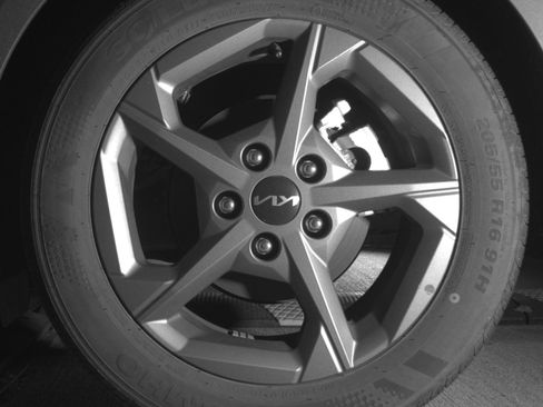 Used 2025 Kia K4 LXS image 14