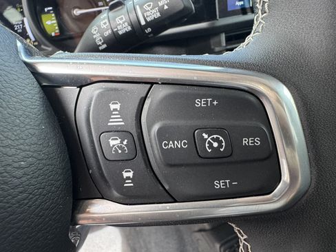 Used 2025 Jeep Wrangler Unlimited Sahara w/ Safety Group AWD/4WD image 31